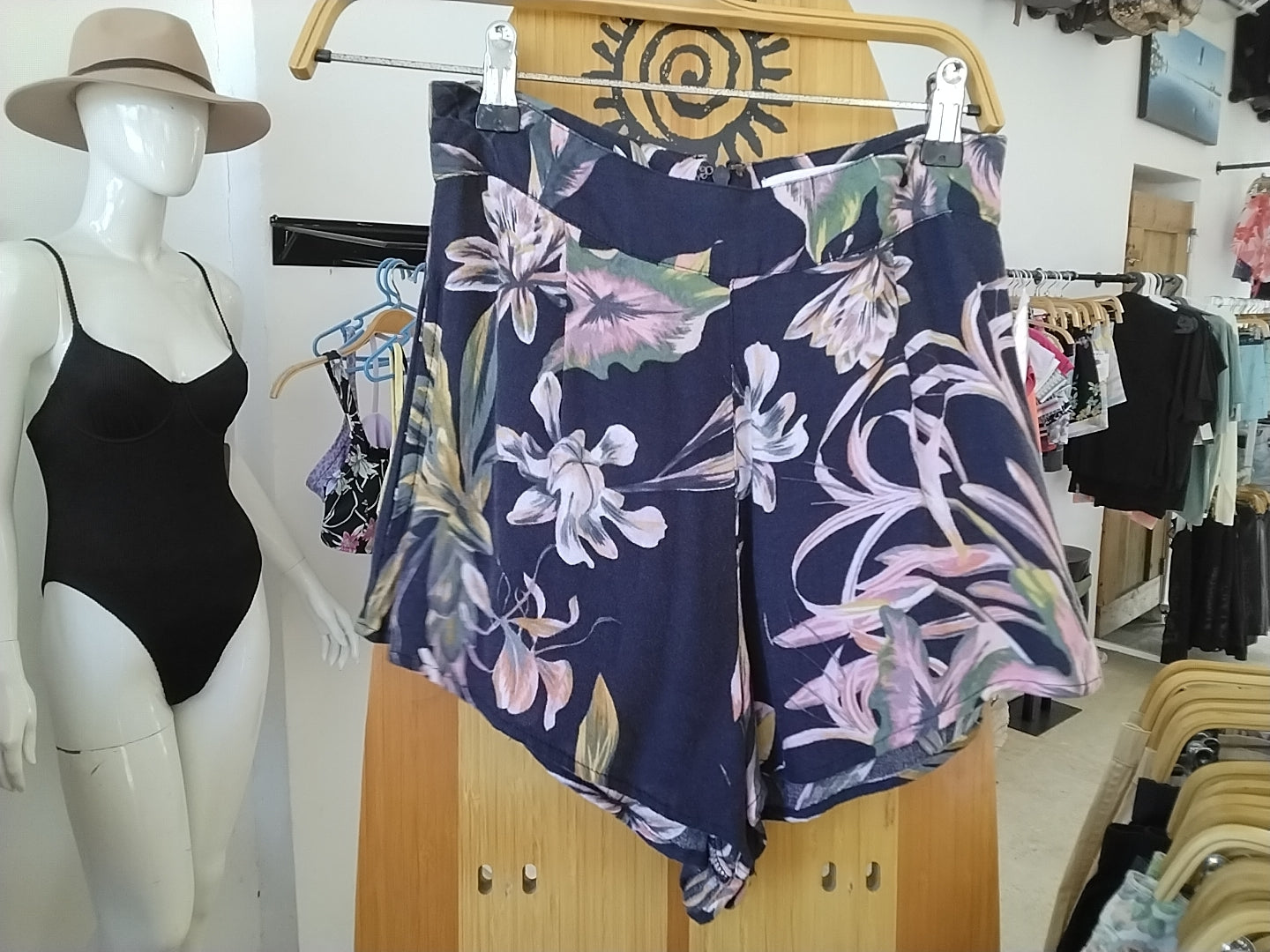 Raven short charcoal