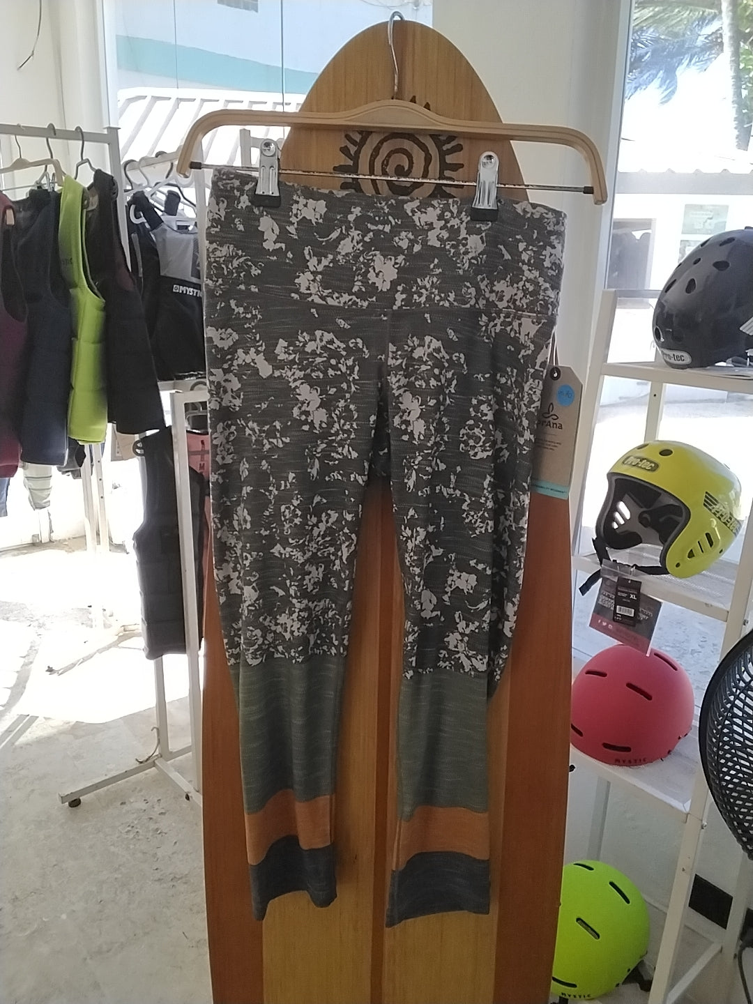 Pillar printed capri